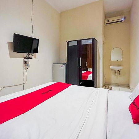 Reddoorz At Graha 99 Simomulyo Surabaya Exterior foto