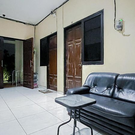 Reddoorz At Graha 99 Simomulyo Surabaya Exterior foto