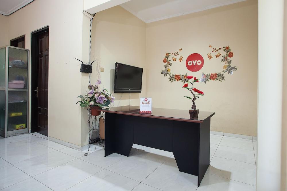 Reddoorz At Graha 99 Simomulyo Surabaya Exterior foto