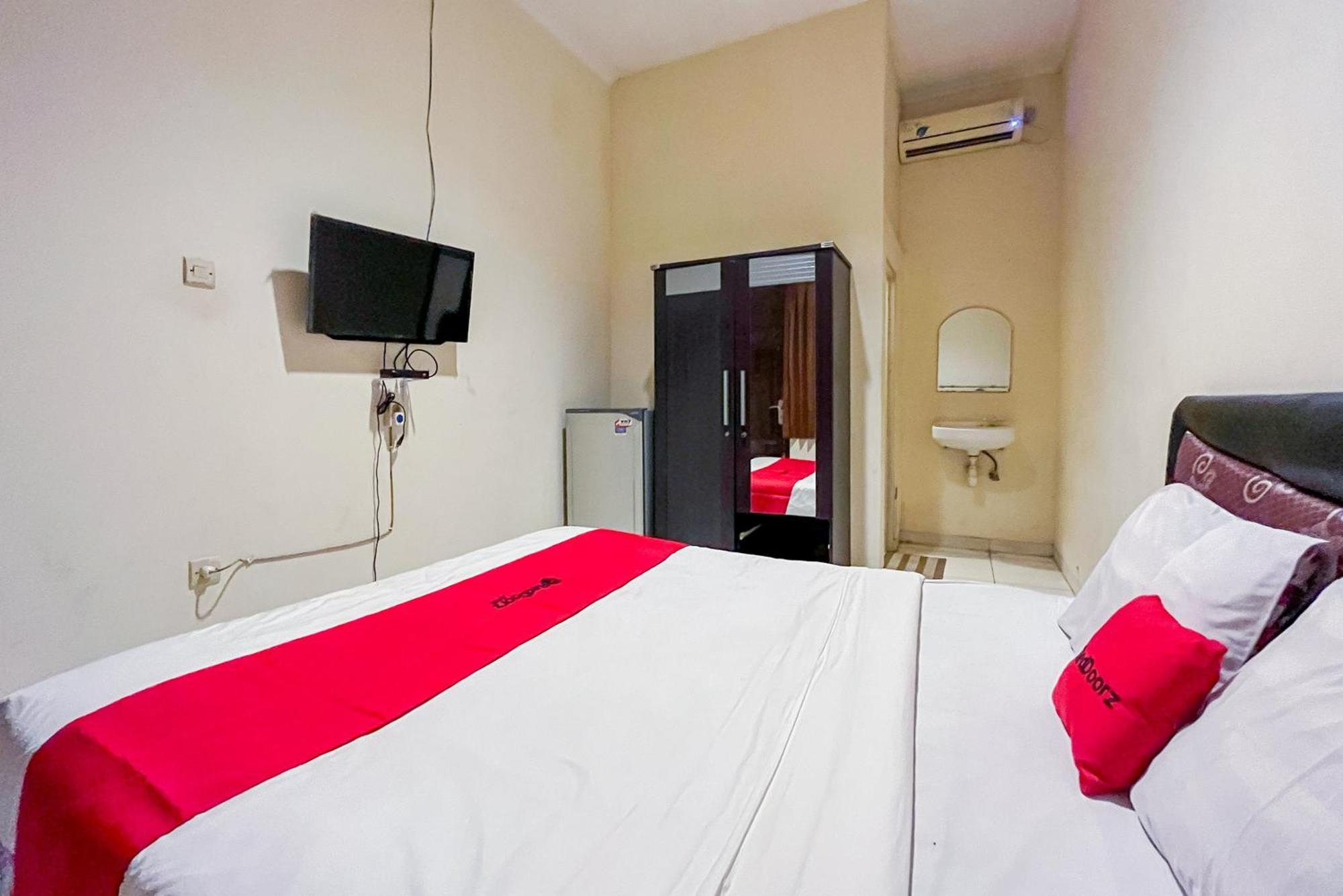 Reddoorz At Graha 99 Simomulyo Surabaya Exterior foto
