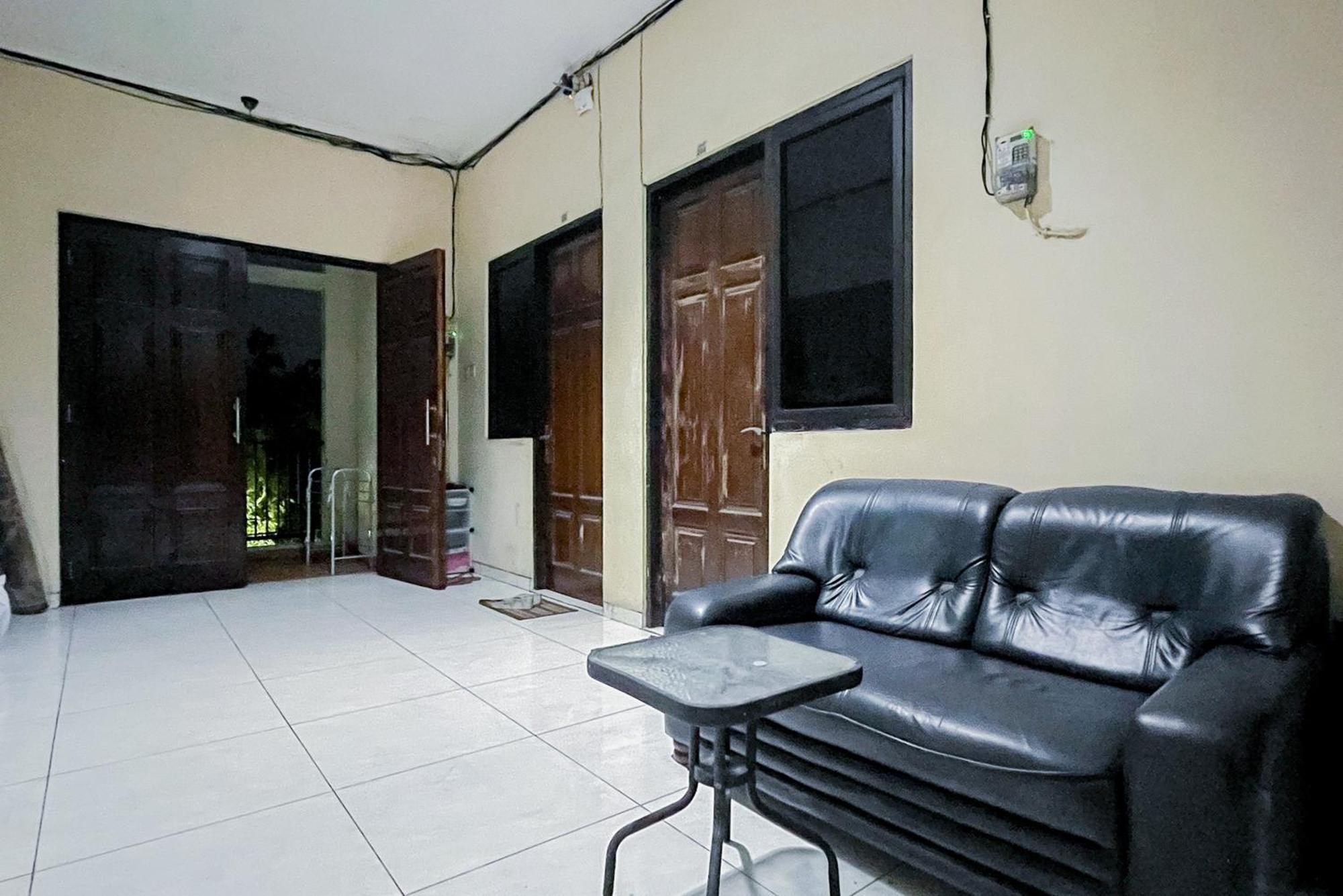 Reddoorz At Graha 99 Simomulyo Surabaya Exterior foto