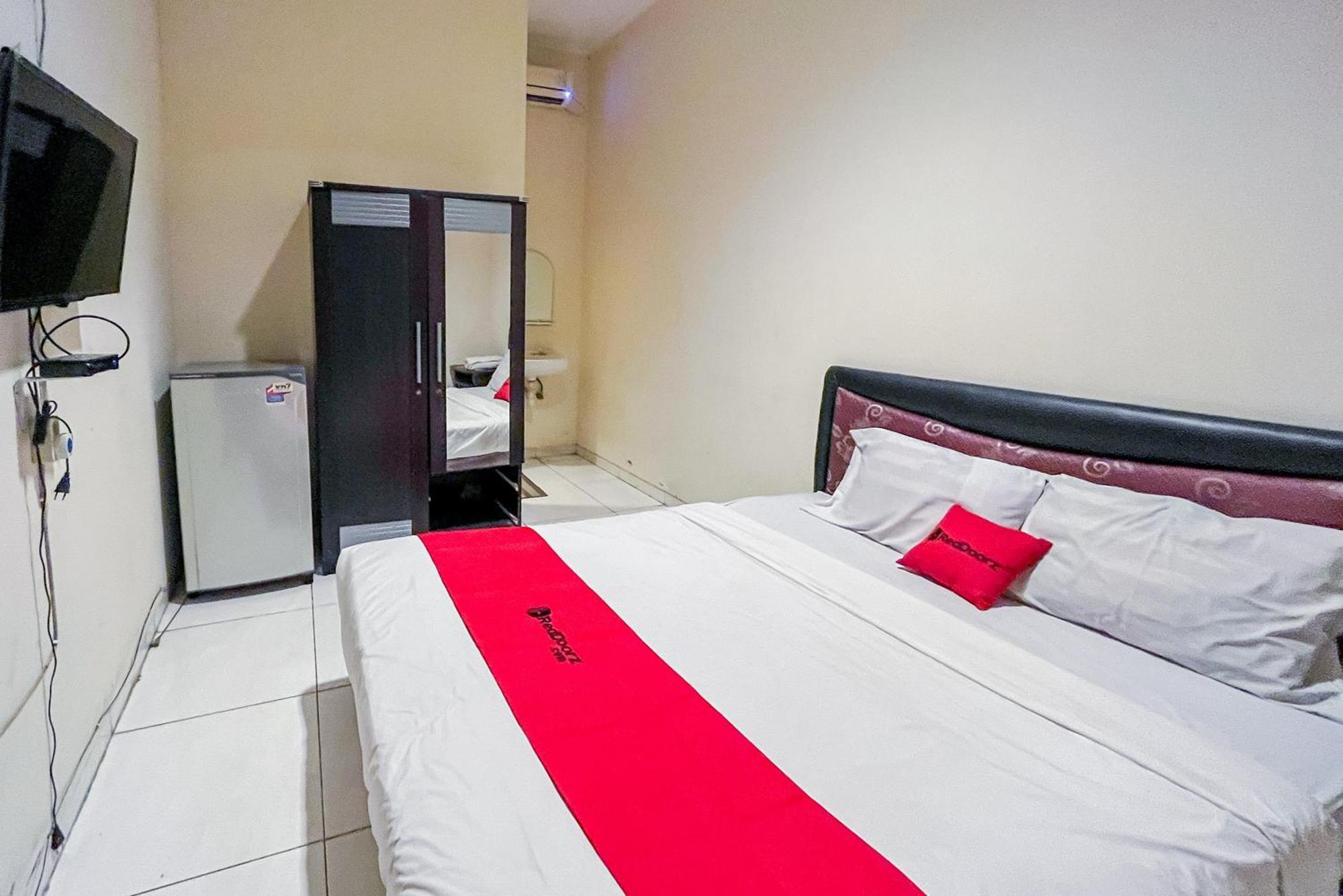 Reddoorz At Graha 99 Simomulyo Surabaya Exterior foto