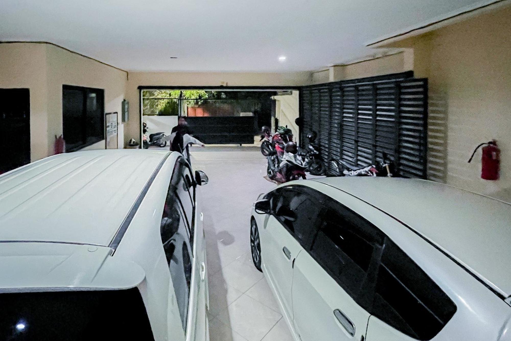 Reddoorz At Graha 99 Simomulyo Surabaya Exterior foto