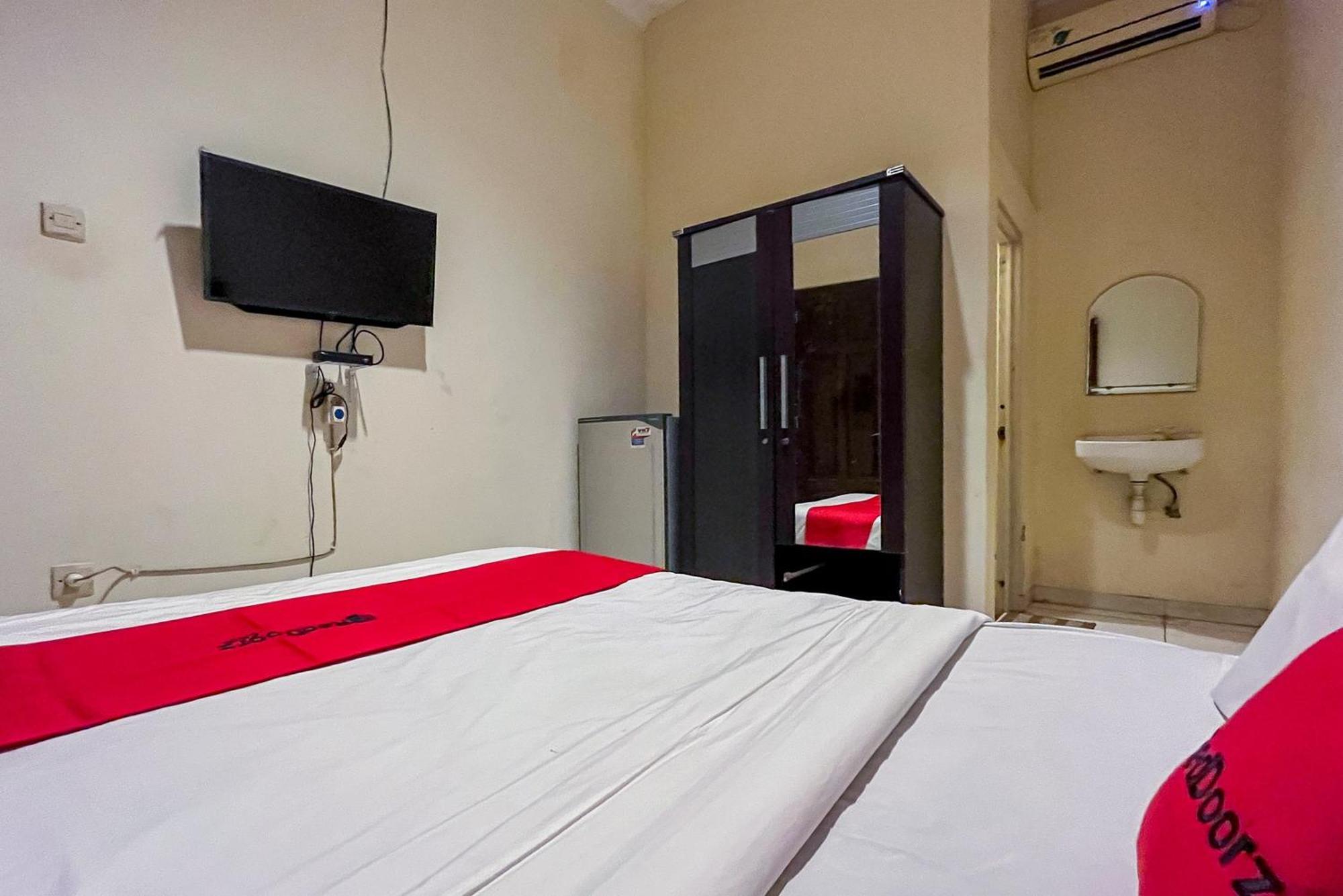 Reddoorz At Graha 99 Simomulyo Surabaya Exterior foto